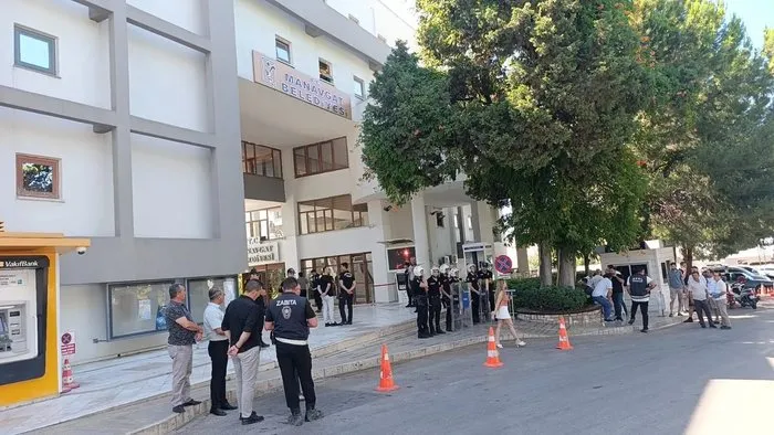 Manavgat Belediyesi’ne operasyon: Gözaltındakiler salı günü adliyeye sevk edilecek