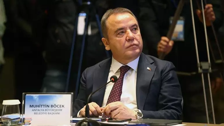Antalya Büyükşehir Belediye Başkanı Muhittin Böcek görevden uzaklaştırıldı