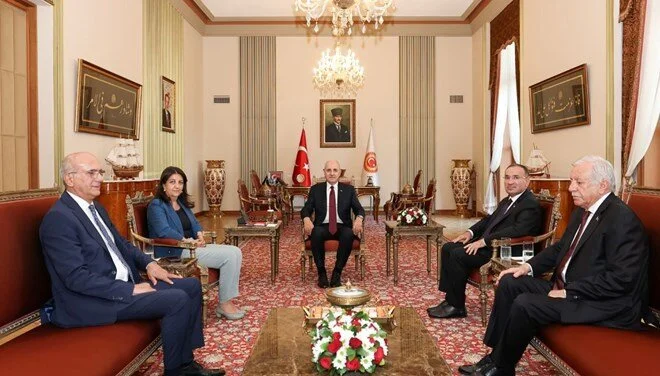 Meclis Başkanı Numan Kurtulmuş, Meclis Başkanvekillerini kabul etti