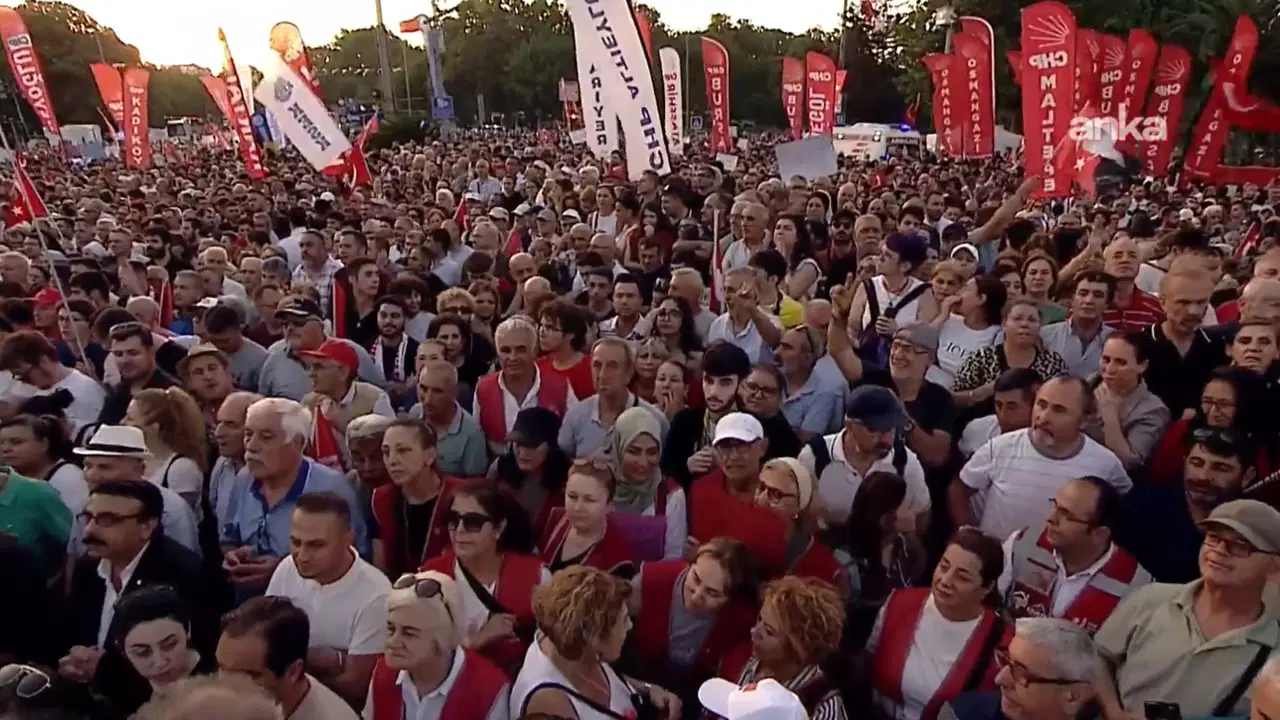 İBB operasyonlarının 100. gününde Saraçhane’de miting