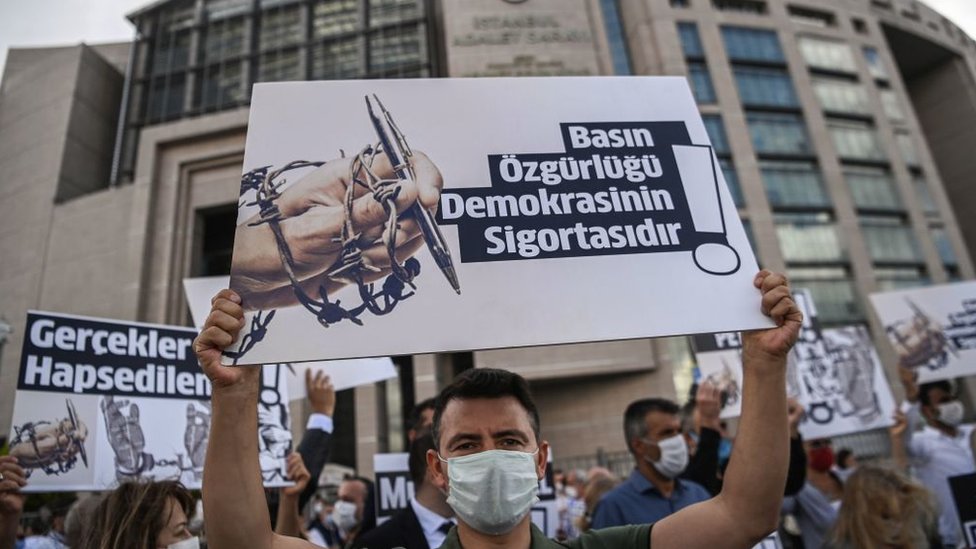 DFG’den temmuz raporu: Gazetecilerin Abdullah Öcalan ile görüşmesinin önü açılmalı