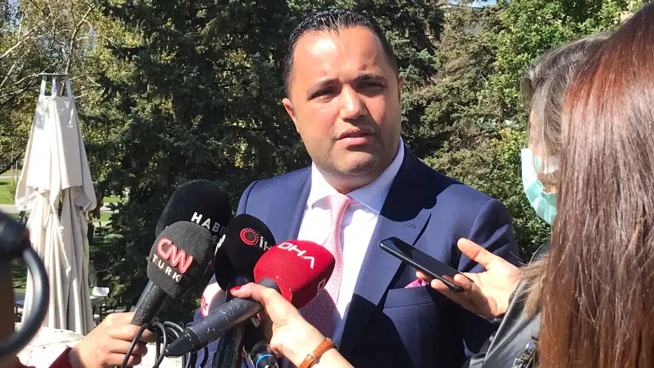 Avukat Rezan Epözdemir gözaltına alındı