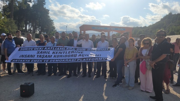 Yayladağı Sınır Kapısı’ndan çağrı: Suriye’deki katliamlara karşı insani yaşam koridoru açılsın
