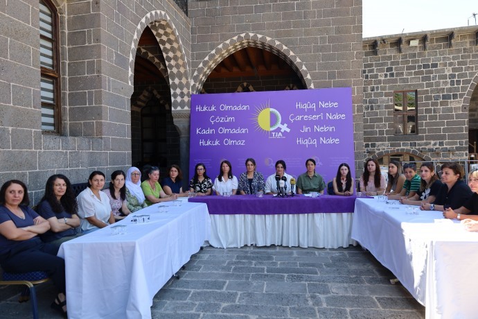 Kadınlara yeni anayasa çağrısı: Gelin sözümüzü ortaklaştıralım