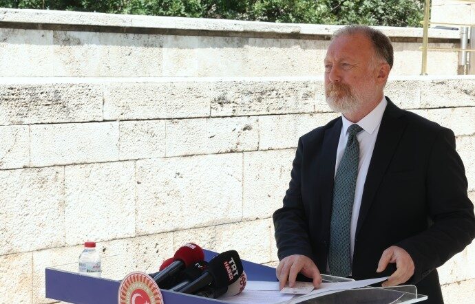 Sezai Temelli: Komisyonun esas yapması gereken hukuki düzenlemeler için taslak hazırlamak