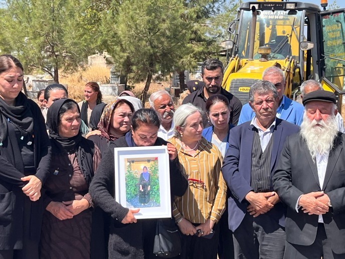 Dengbêj Eda Mehdo kendi sesinden stranlarla son yolculuğuna uğurlandı