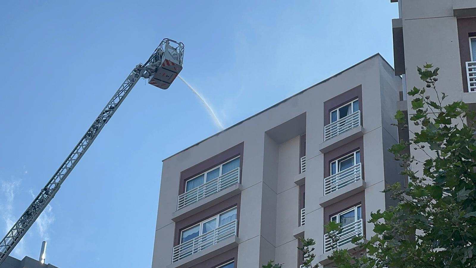 Bağcılar’da 13 katlı apartmanda yangın: Yurttaşlar tahliye edildi
