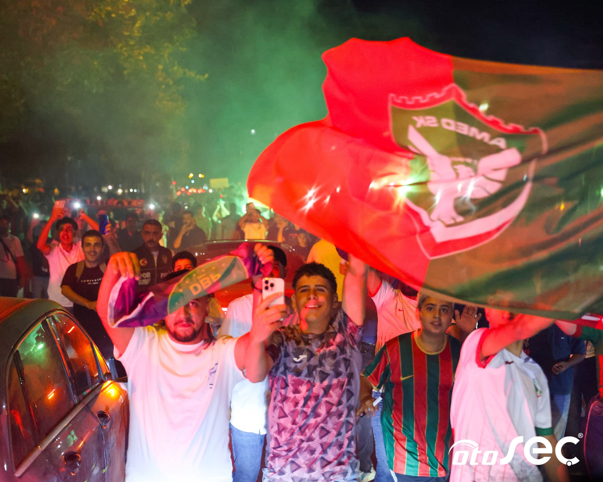 Seyircisiz maç cezası alan Amedspor taraftarlarla LED ekranda buluştu
