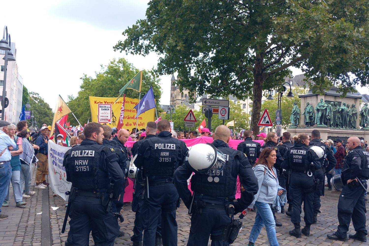 1 Eylül Dünya Barış Günü eylemi: Köln’de ‘Sizin savaşlarınızda ölmeyeceğiz’ mesajı