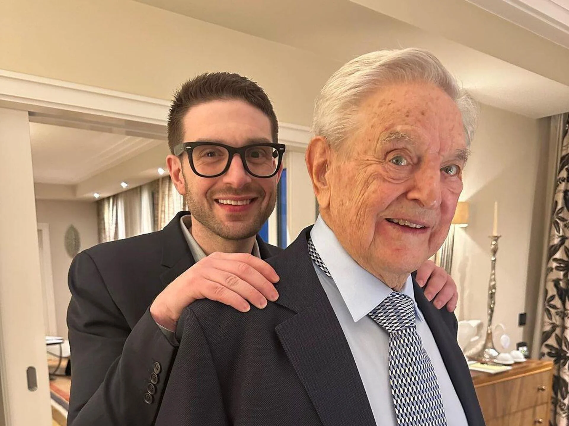 Trump: George Soros ve oğlu yargılansın