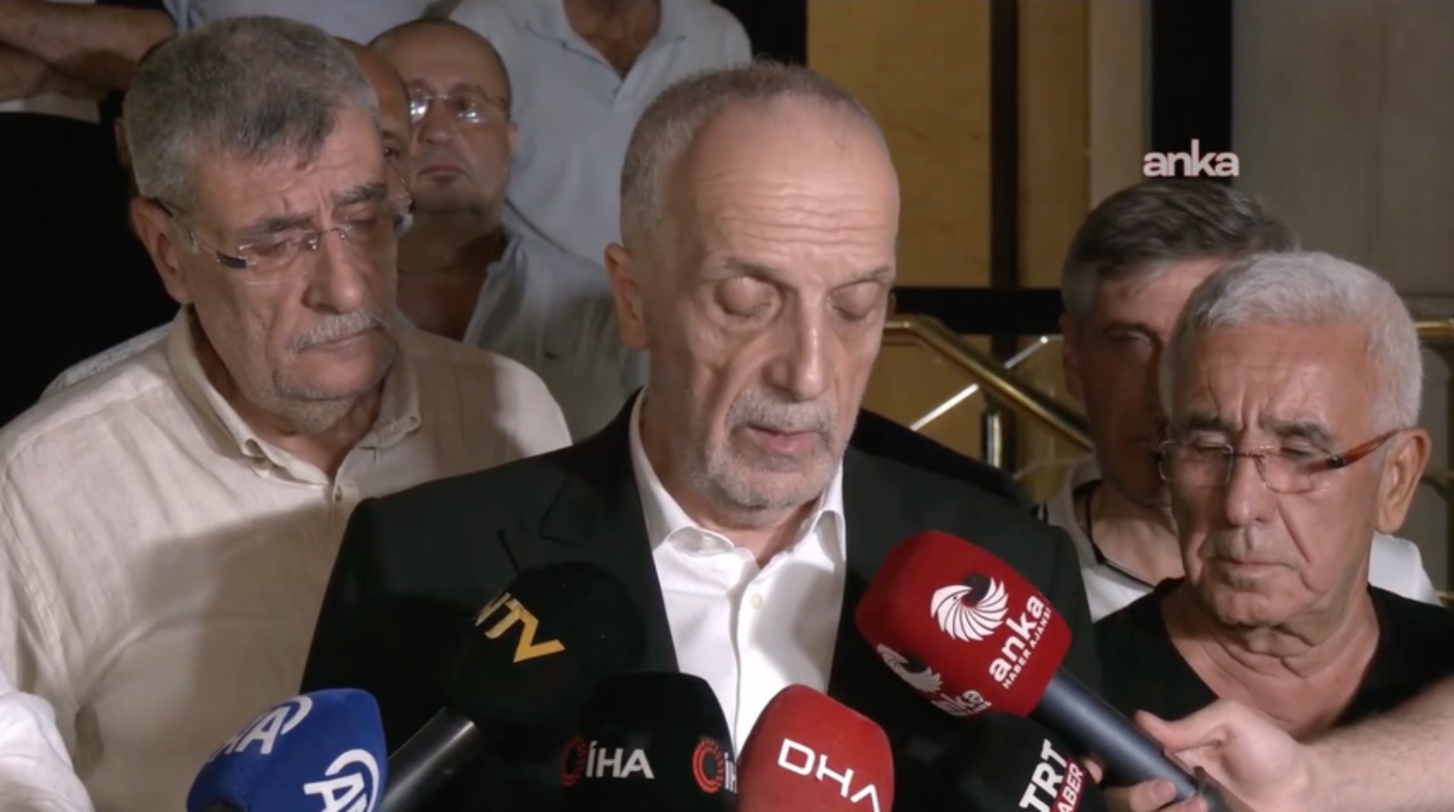 Türk-İş Başkanı gece yarısı külliyedeydi: Hükümetten kamu işçilerine yeni zam teklifi