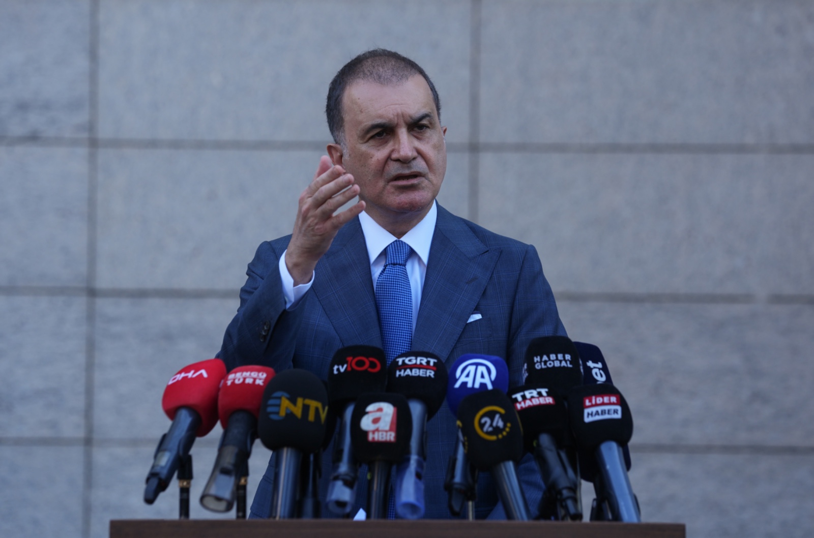AK Parti Sözcüsü Ömer Çelik: Sahte diploma şebekesi bir yıl önce tespit edildi
