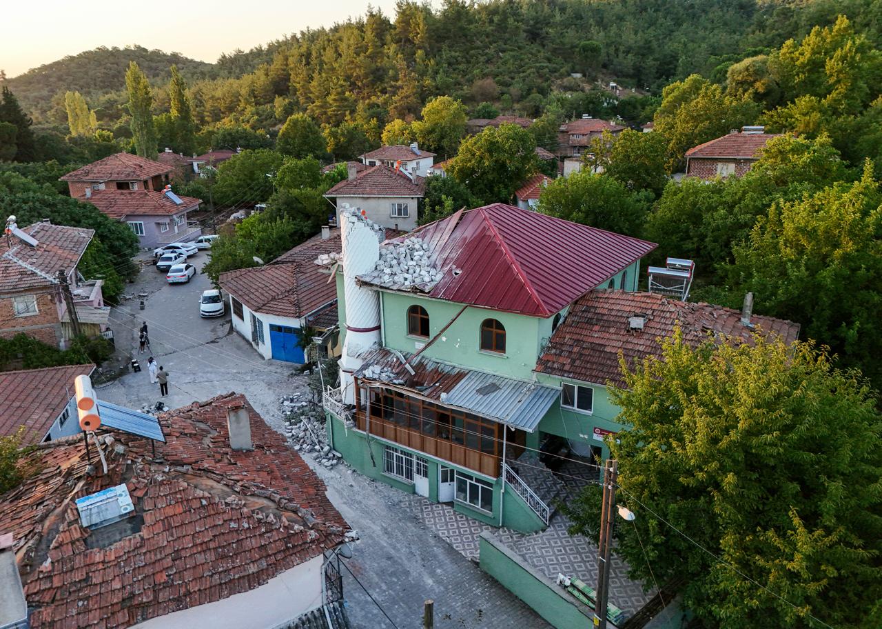 Fotoğraflarla Balıkesir’de depremin yarattığı yıkım