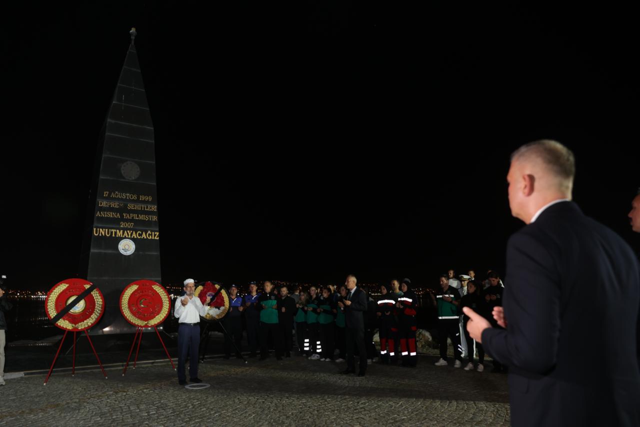17 Ağustos Marmara Depremi’nde yaşamını yitirenler 26. yılında anıldı