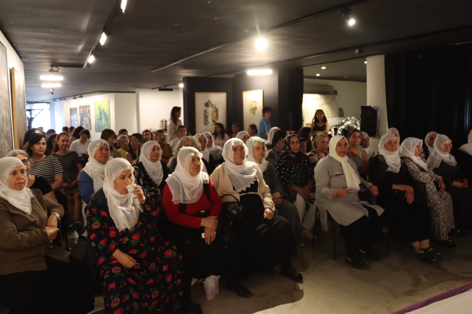 İstanbul’da kadın buluşması: Tülay Hatimoğulları konuştu