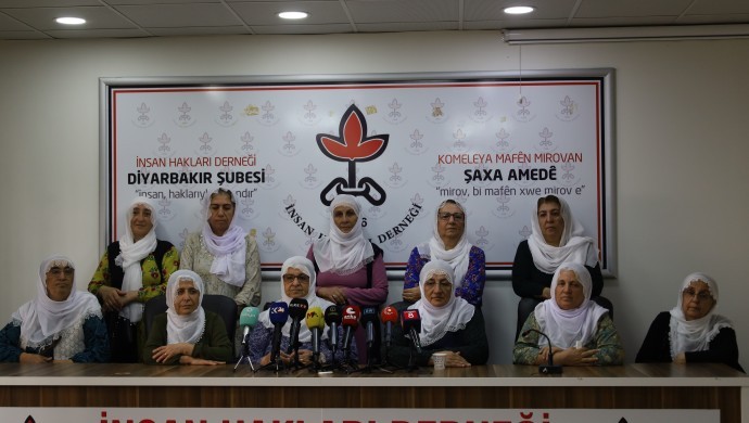 Meclis’te Kürtçe konuşmaları engellenen anneler: Çözüm için önce dilimizi kabul edin, biz çok kırıldık