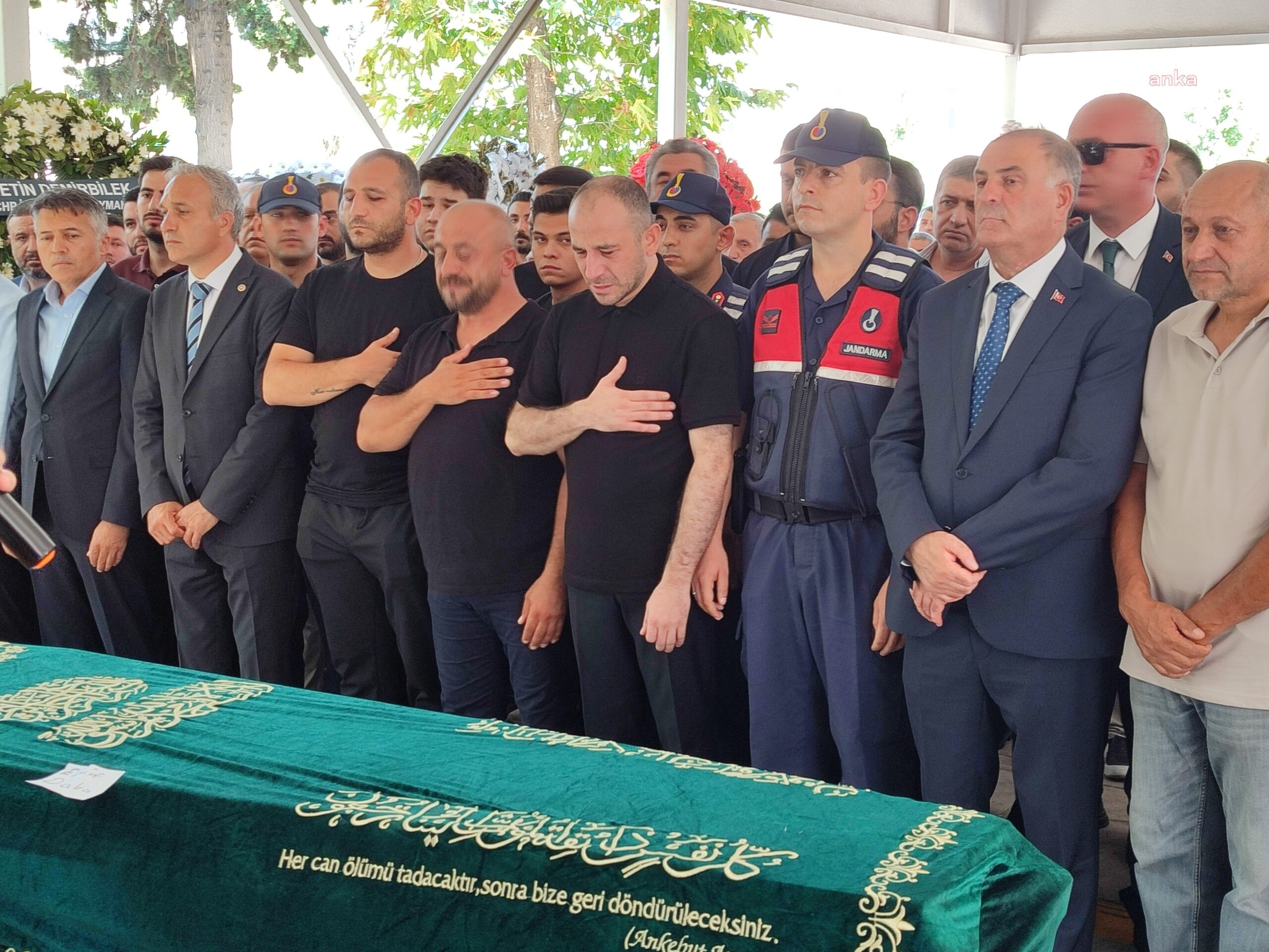 Tutuklu Avcılar Belediye Başkan Yardımcısı Erhan Daka, babasının cenazesine jandarmayla getirildi