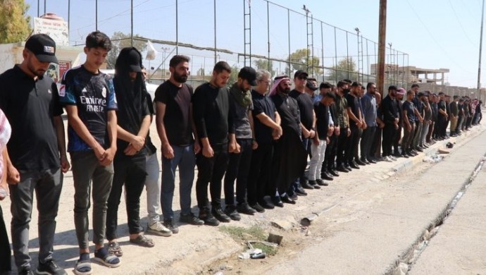 Ezidiler yüzlerini Şengal Dağı’na dönerek soykırım kurbanlarını andı