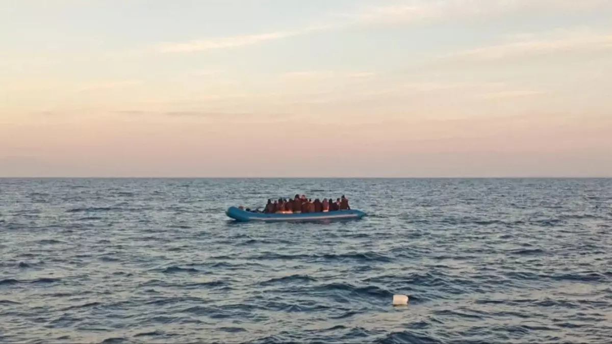 İzmir açıklarında lastik bottan düşen 4 göçmen hayatını kaybetti