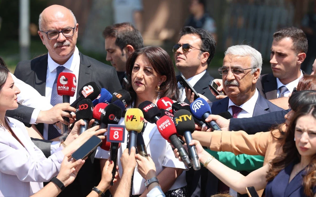  DEM Parti heyeti İmralı’ya doğru yola çıktı