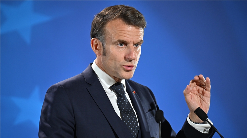 Fransa’da hükümet krizi: Macron’a istifa baskısı