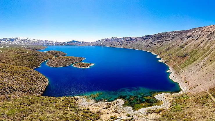 Bitlis Valiliği Nemrut Kalderası’na girişleri yasakladı: Elle besleme, ayıların beslenme alışkanlığını değiştiriyor