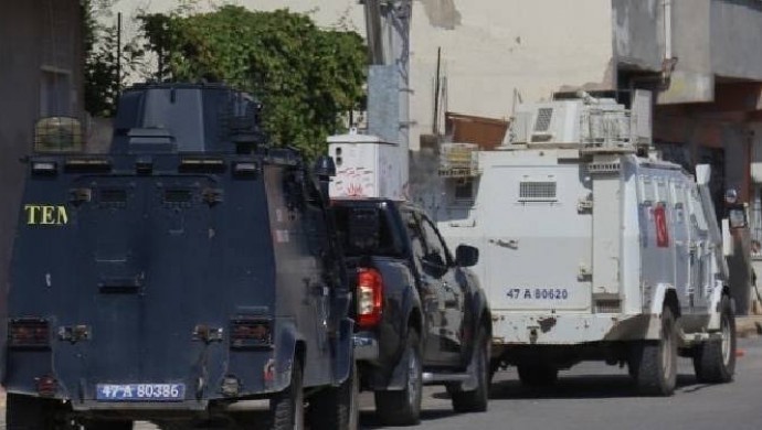 Nusaybin’de ev baskınları: 3 gözaltı