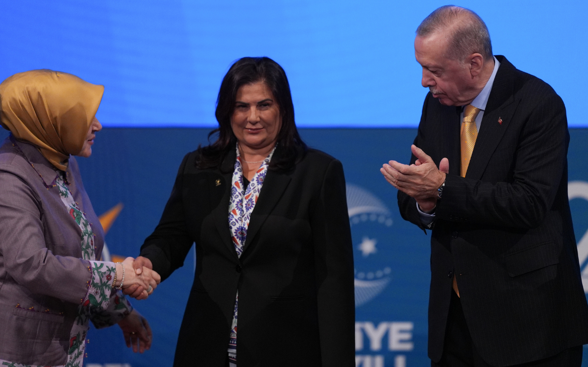 Özlem Çerçioğlu, Özgür Özel hakkında suç duyurusunda bulundu
