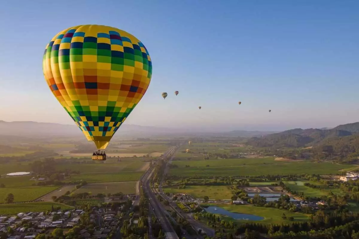 Hollanda’da sıcak hava balonu yere çakıldı: 1 ölü
