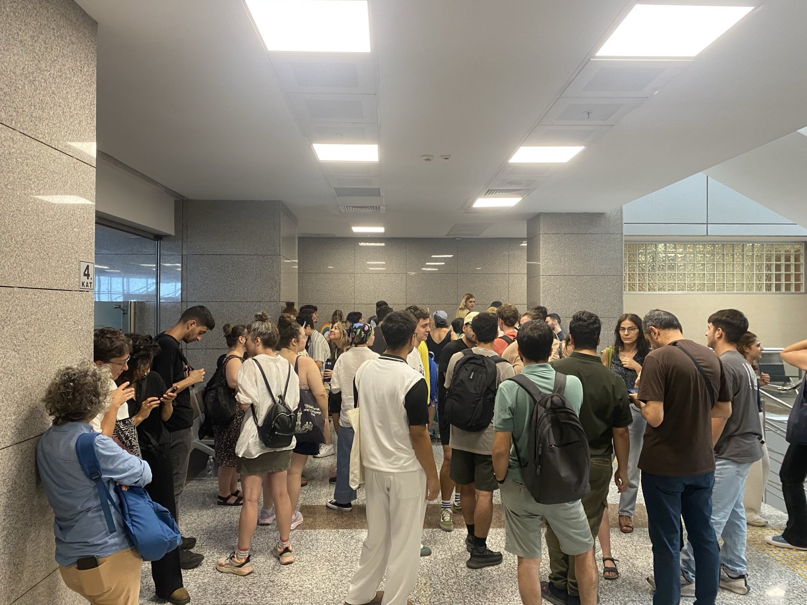 İstanbul Onur Yürüyüşü davasında ilk duruşma bugün: 2 tutuklunun tahliyesi bekleniyor