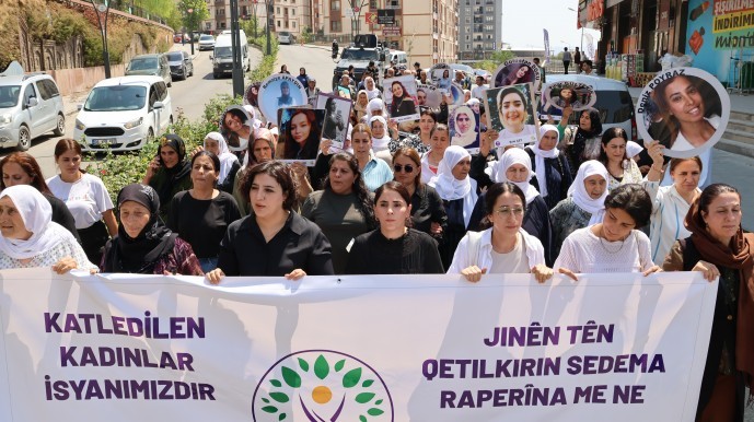 Kadınlar kadın cinayetlerine karşı yürüdü: Katledilen kadınlar isyanımızdır