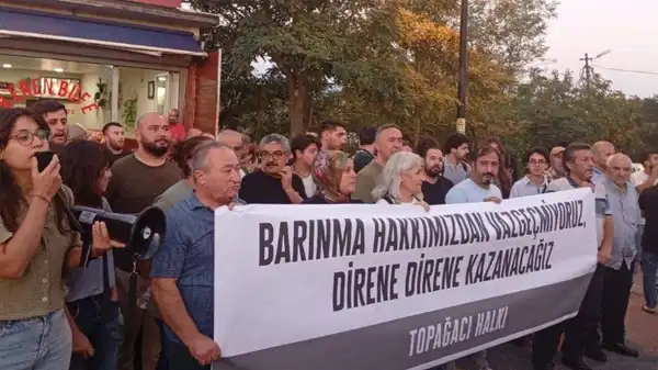 Topağacı Mahallesi’nde onlarca aile kentsel dönüşüm mağduru: Evlerin elektrik ve suyu kesildi