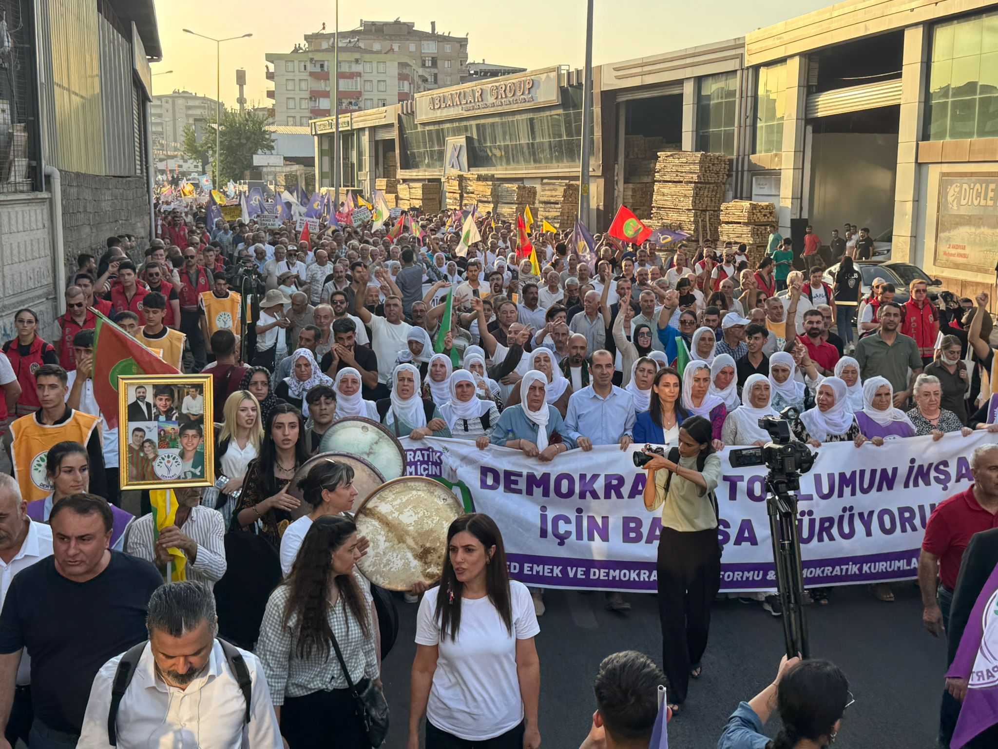 Diyarbakır’da 1 Eylül Dünya Barış Günü için yürüyüş