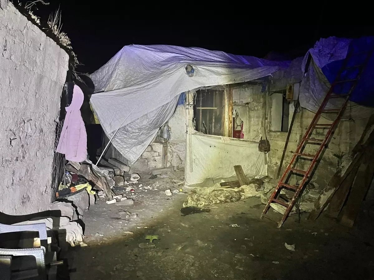 Erzurum’da toprak evin damı çökü: İki çocuk hayatını kaybetti, anne ağır yaralı