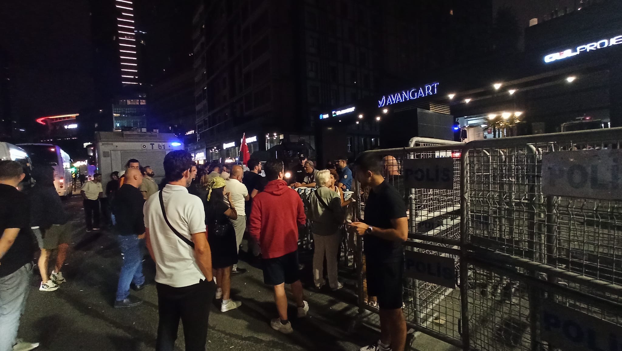 CHP İstanbul İl Başkanlığı polis ablukasında