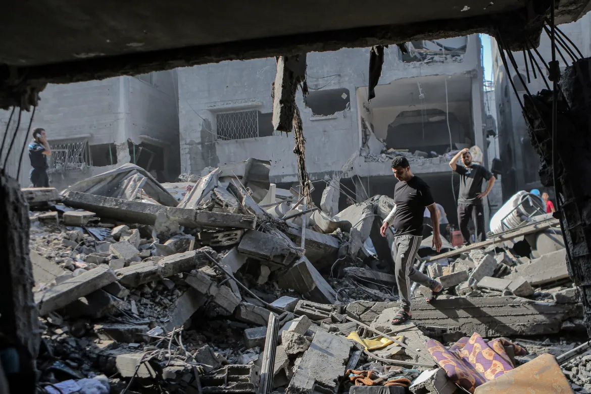 İsrail ordusunun Gazze’de bombaladığı evin enkazındaki 60 kişiye ulaşılamıyor