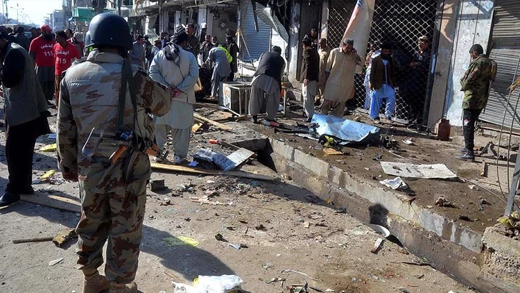 Pakistan’da bombalı saldırı: 8 ölü