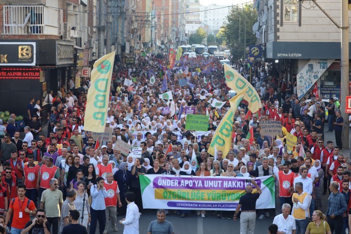 Üç kentte Abdullah Öcalan’ın umut hakkı için yürüyüş: Umut hakkı demokratik entegrasyon için önemli anahtardır