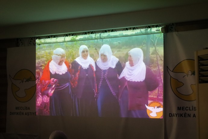 İzmir’de Barış Anneleri ön konferansta buluştu
