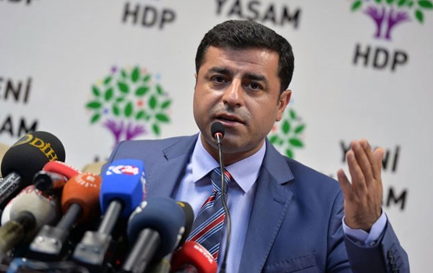 Demirtaş’ın 5 ayrı suçtan yargılandığı duruşma ertelendi