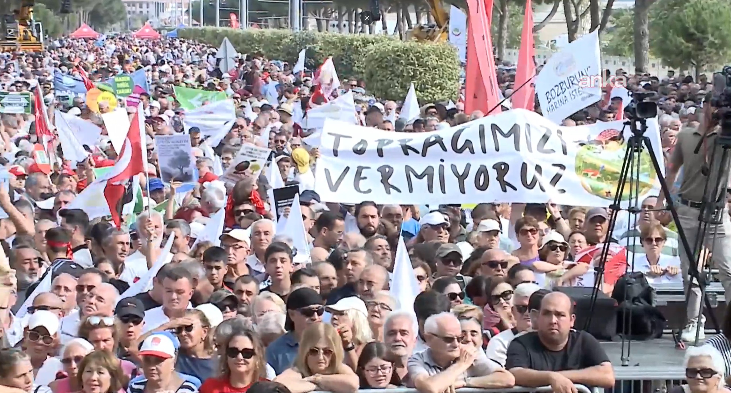 Muğla’da ‘Toprağımızı Vermiyoruz’ mitingi: Zeytinlikleri madene açan yasaya tepki