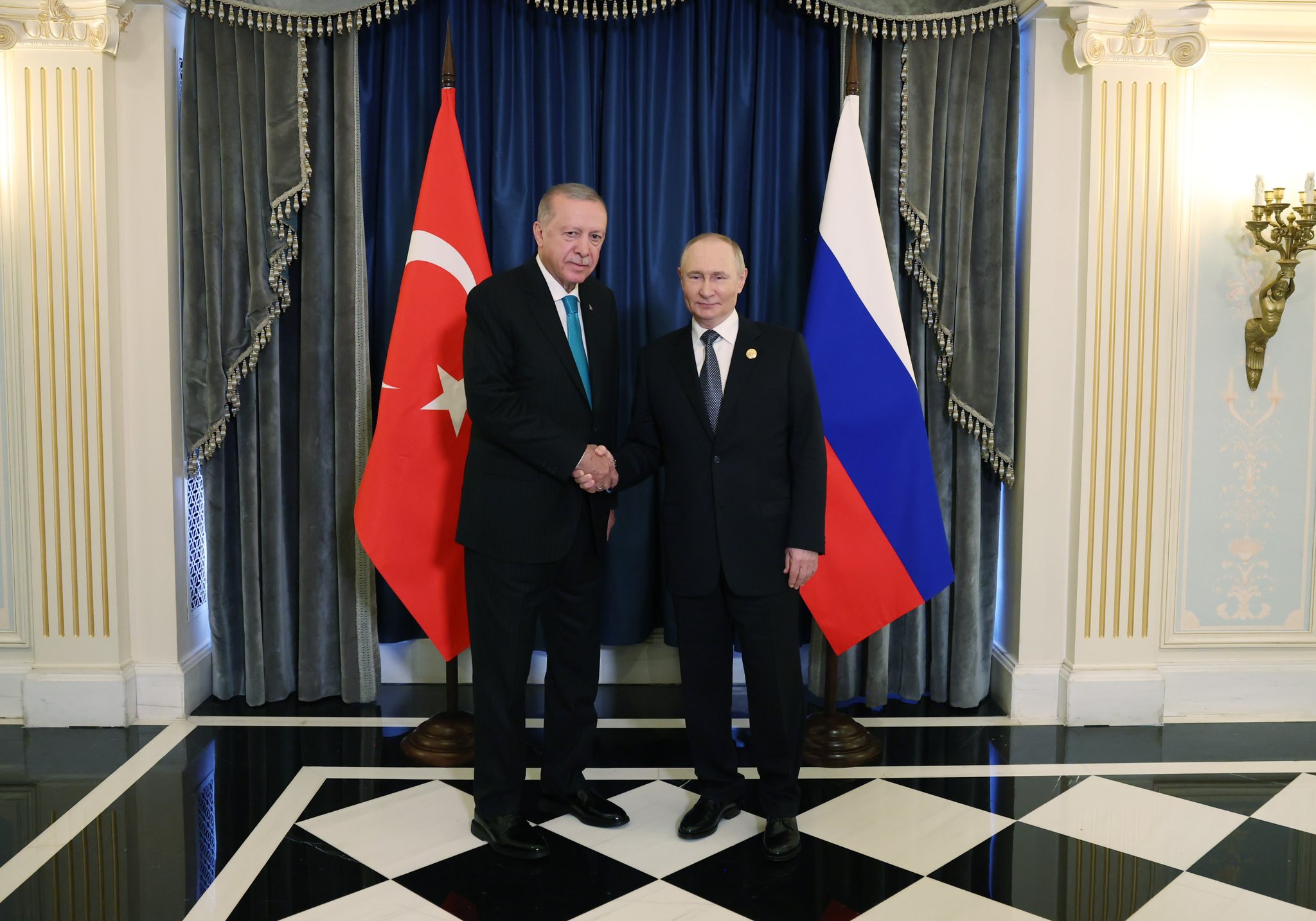 Cumhurbaşkanı Erdoğan, Çin’de Putin ile bir araya geldi: Türkiye’ye davet etti