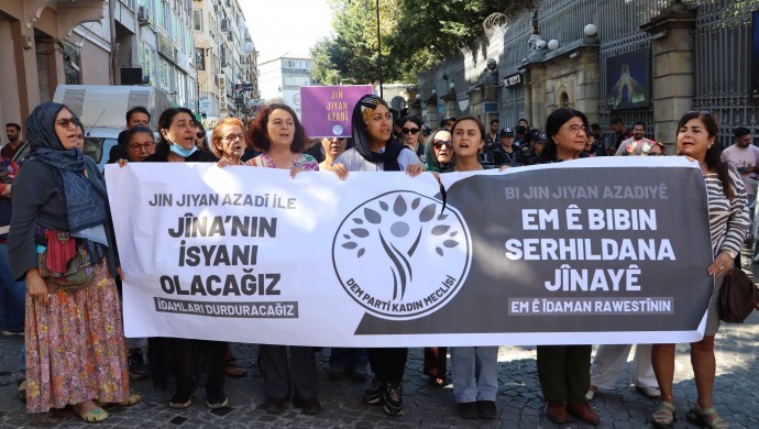 İran Konsolosluğu önünde DEM Parti Kadın Meclisi’nden Jîna Emînî anması