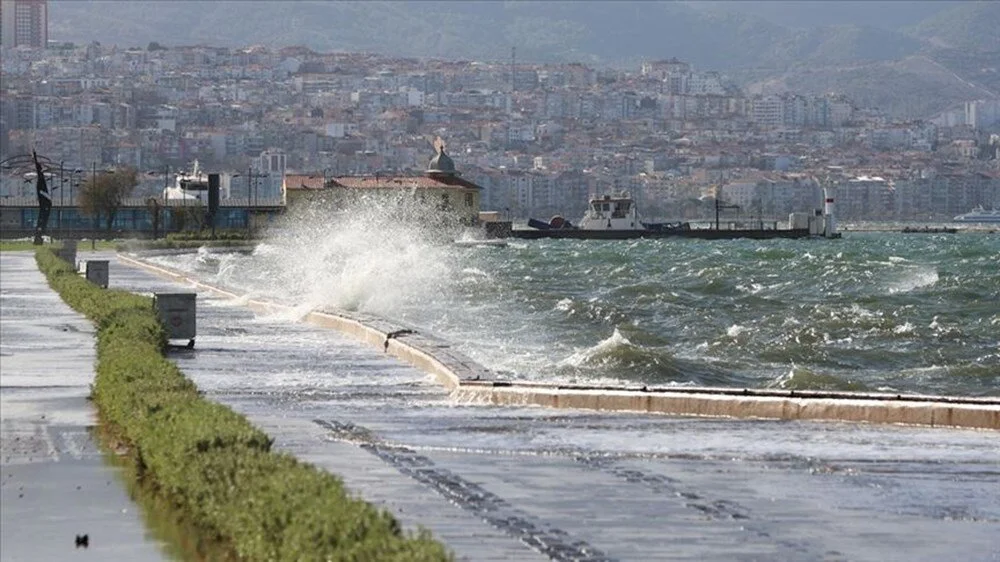 İzmir’in güney kesimlerinde gök gürültülü sağanak uyarısı
