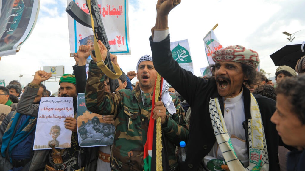 Yemen’de Husiler, İsrail saldırısında öldürülen Başbakan için cenaze töreni düzenledi