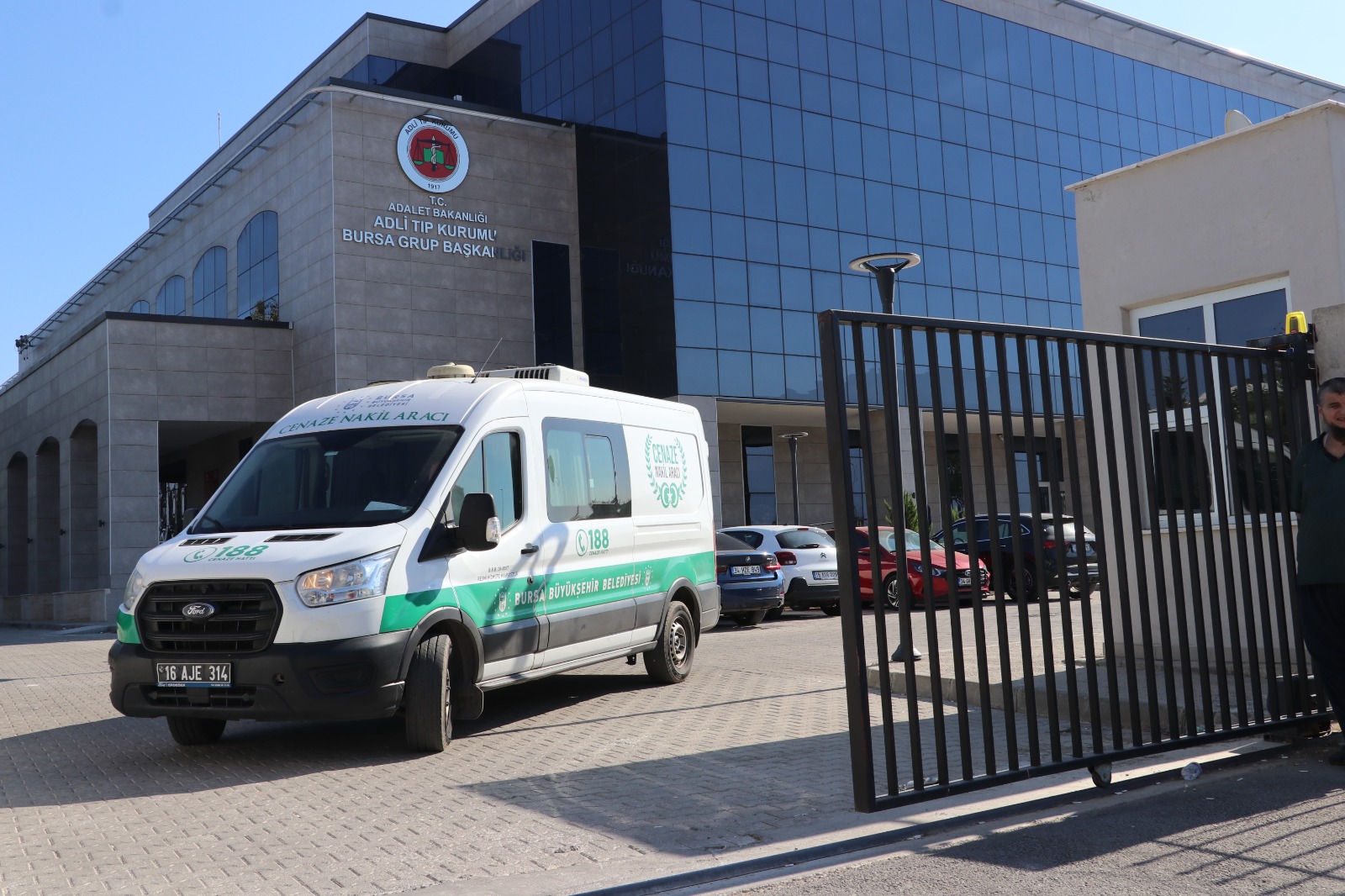 Marmara Denizi’nde teknesi parçalanan Halit Yukay’ın cenazesi yakınlarına teslim edildi