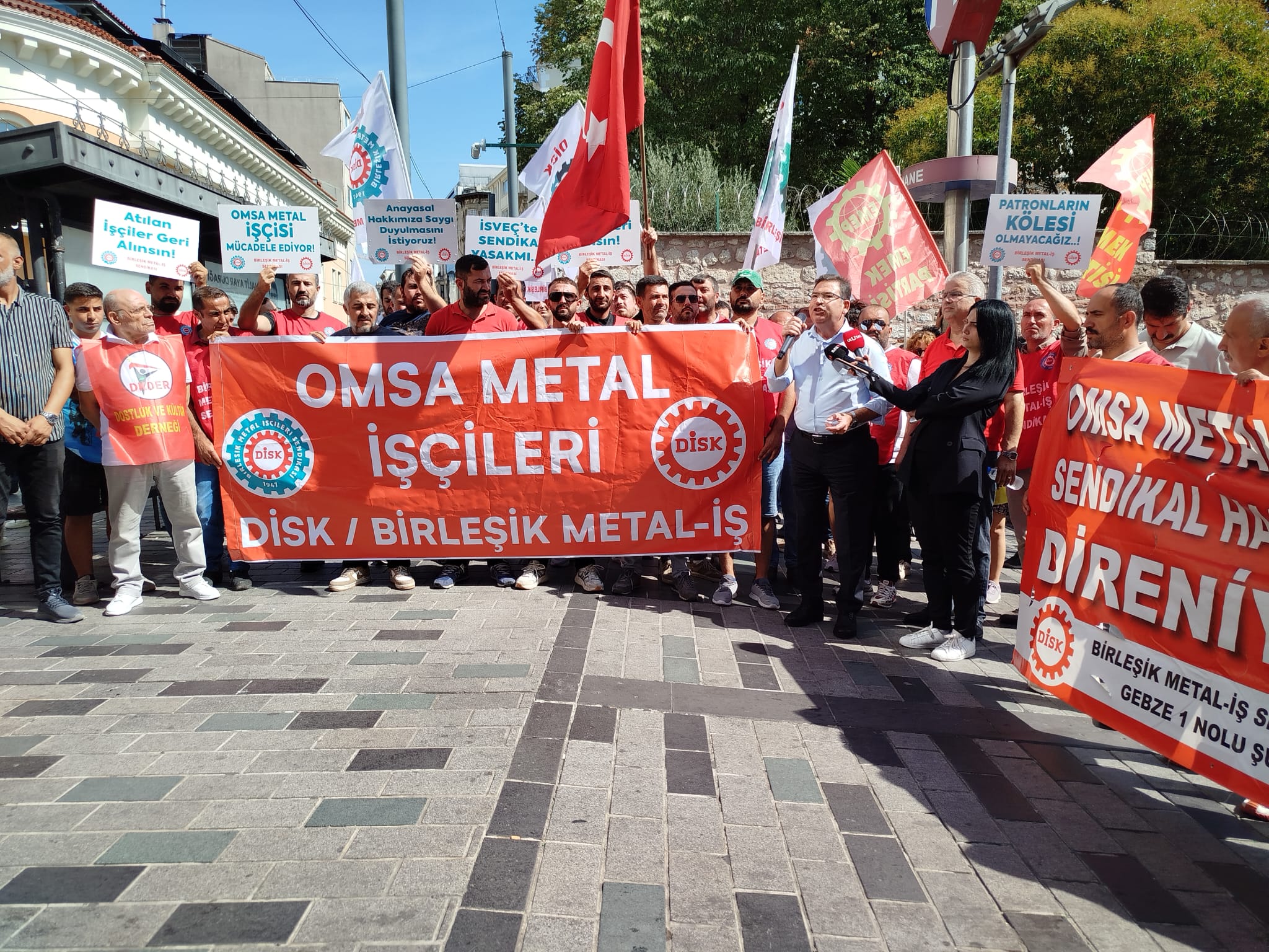 OMSA Metal işçileri işten çıkarmalara karşı 65 gündür fabrikanın önünde