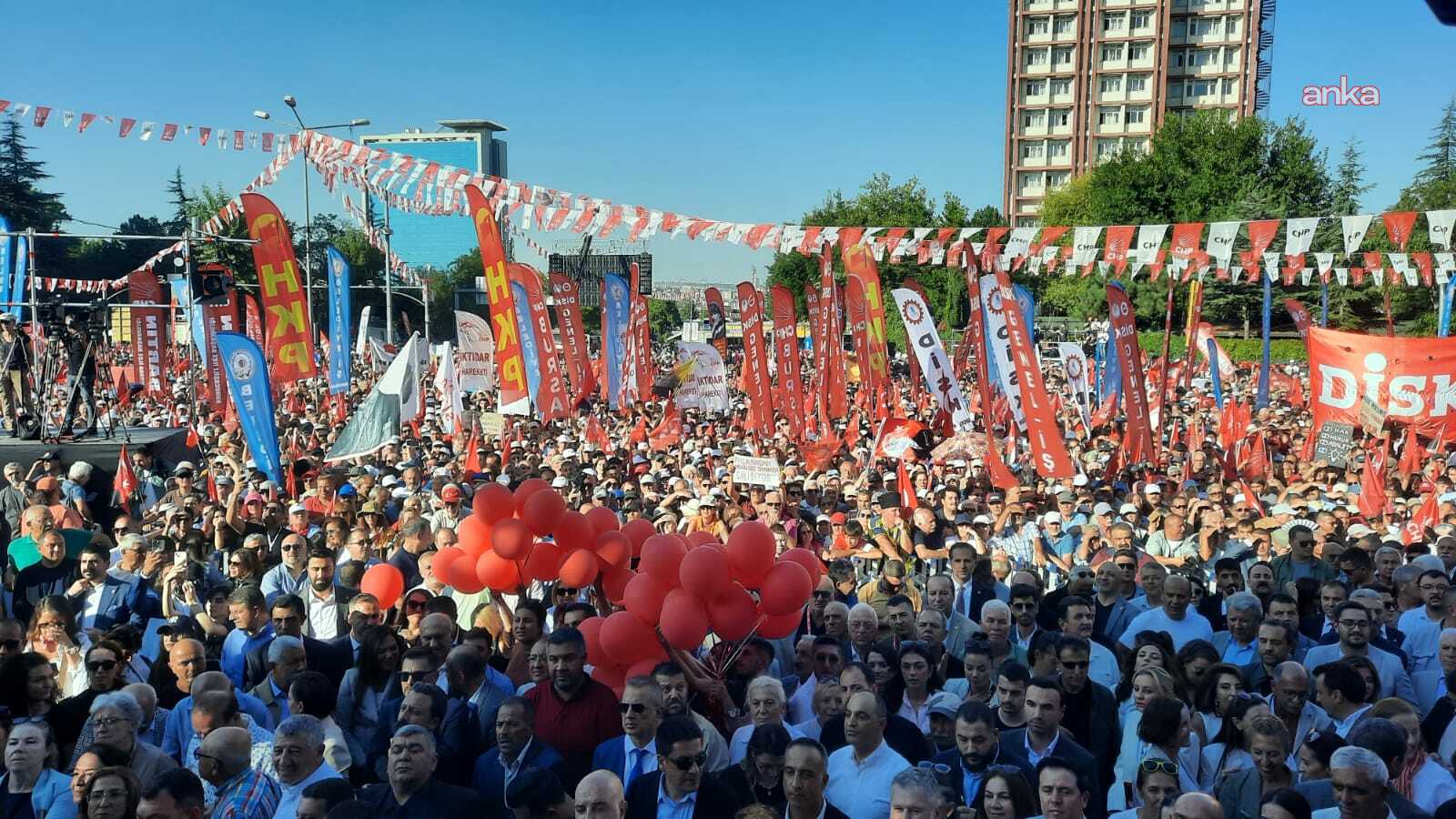 CHP’nin Ankara mitingi | İmamoğlu’nun mesajı okundu: Halay çeker gibi direneceğiz