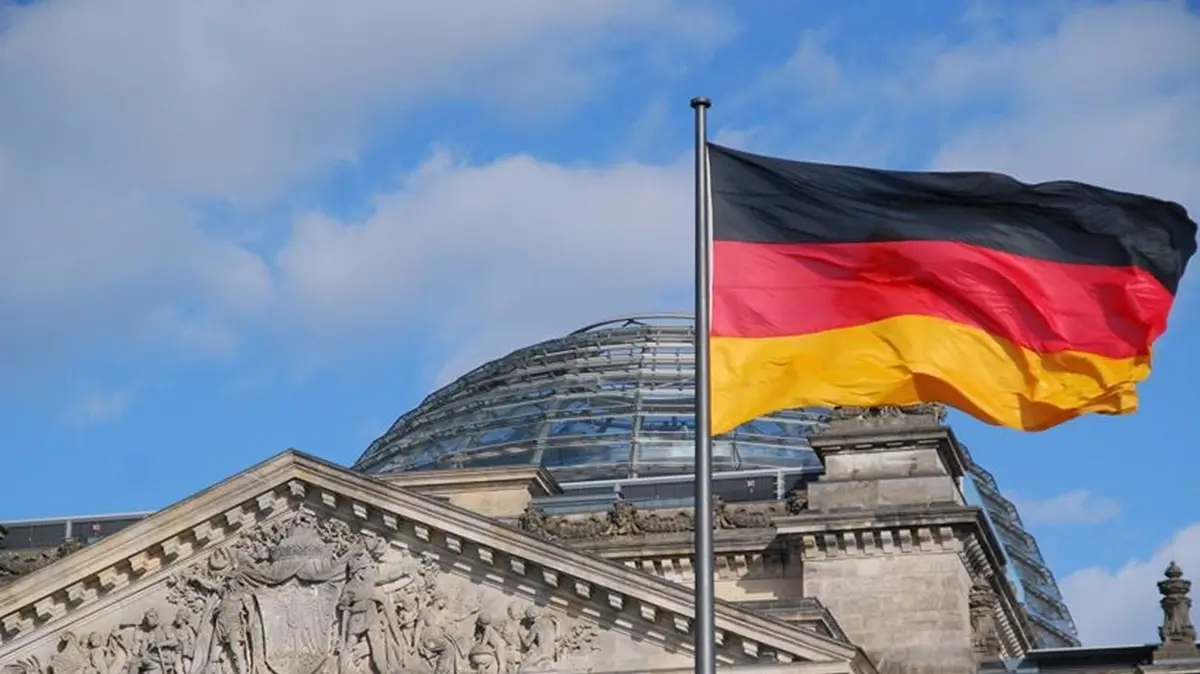 Berlin’de araç kalabalığa daldı: Çok sayıda yaralı var