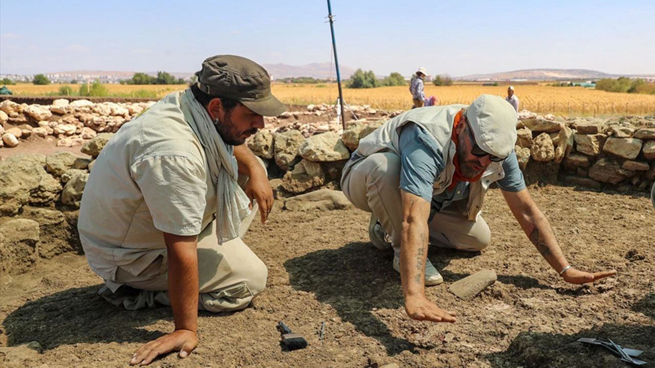 Diyarbakır’daki Çayönü Tepesi’nde yaklaşık 9 bin 500 yıllık kamusal yapı bulundu